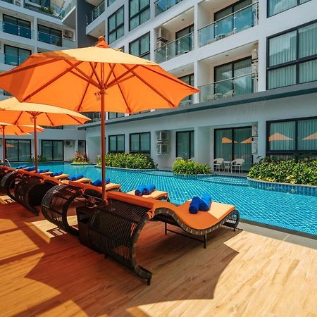 วี กะตะ ลักชูรี่ Hotel หาดกะตะ ภายนอก รูปภาพ