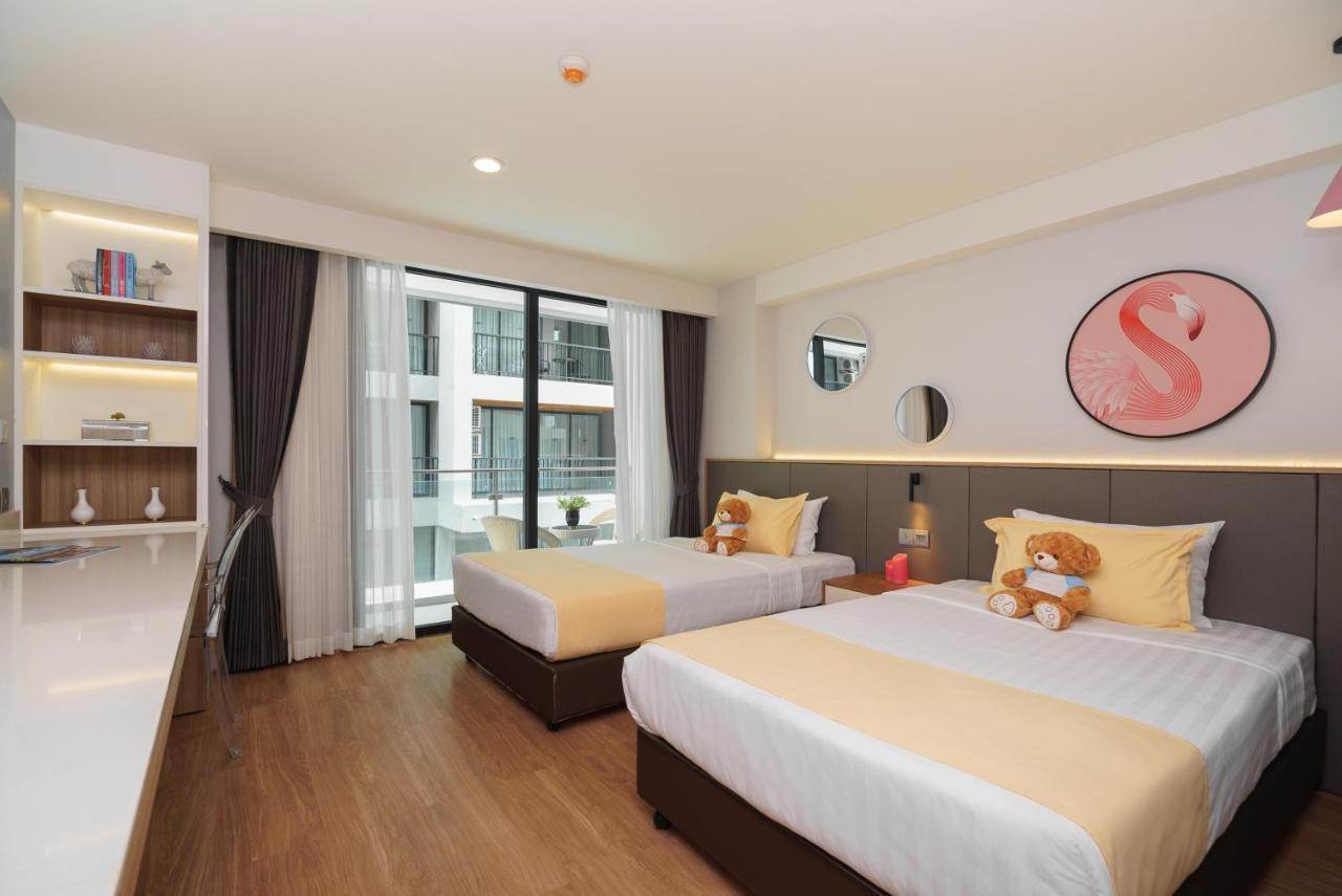 วี กะตะ ลักชูรี่ Hotel หาดกะตะ ภายนอก รูปภาพ