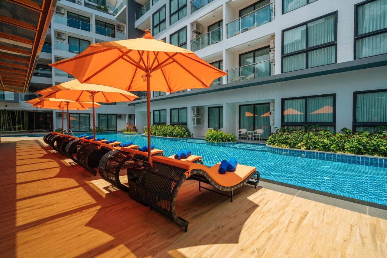 วี กะตะ ลักชูรี่ Hotel หาดกะตะ ภายนอก รูปภาพ