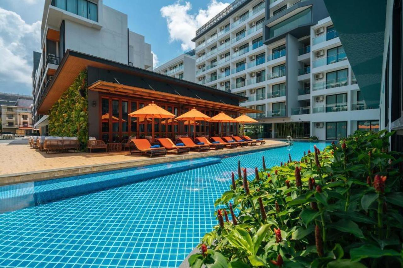 วี กะตะ ลักชูรี่ Hotel หาดกะตะ ภายนอก รูปภาพ