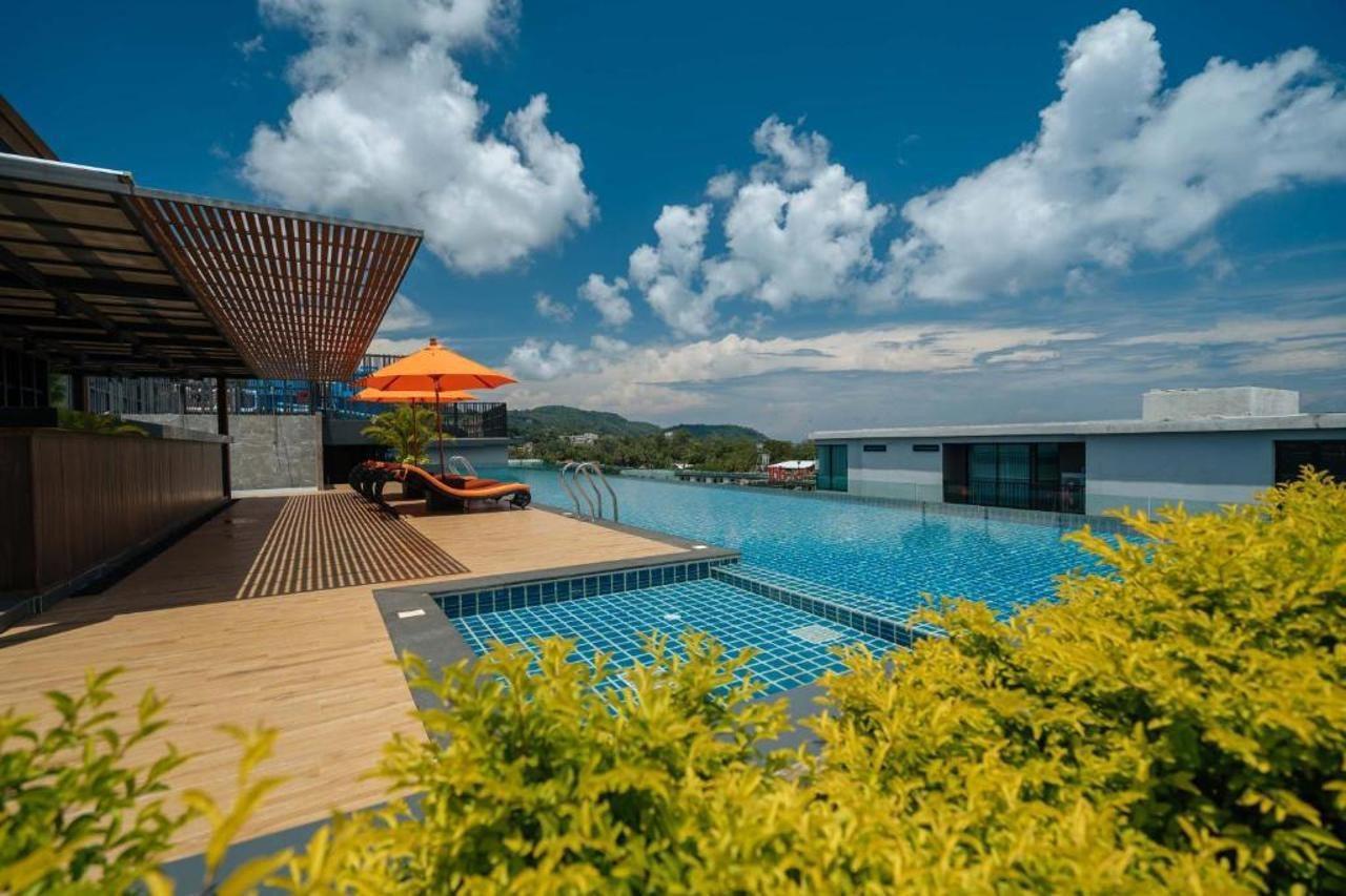 วี กะตะ ลักชูรี่ Hotel หาดกะตะ ภายนอก รูปภาพ