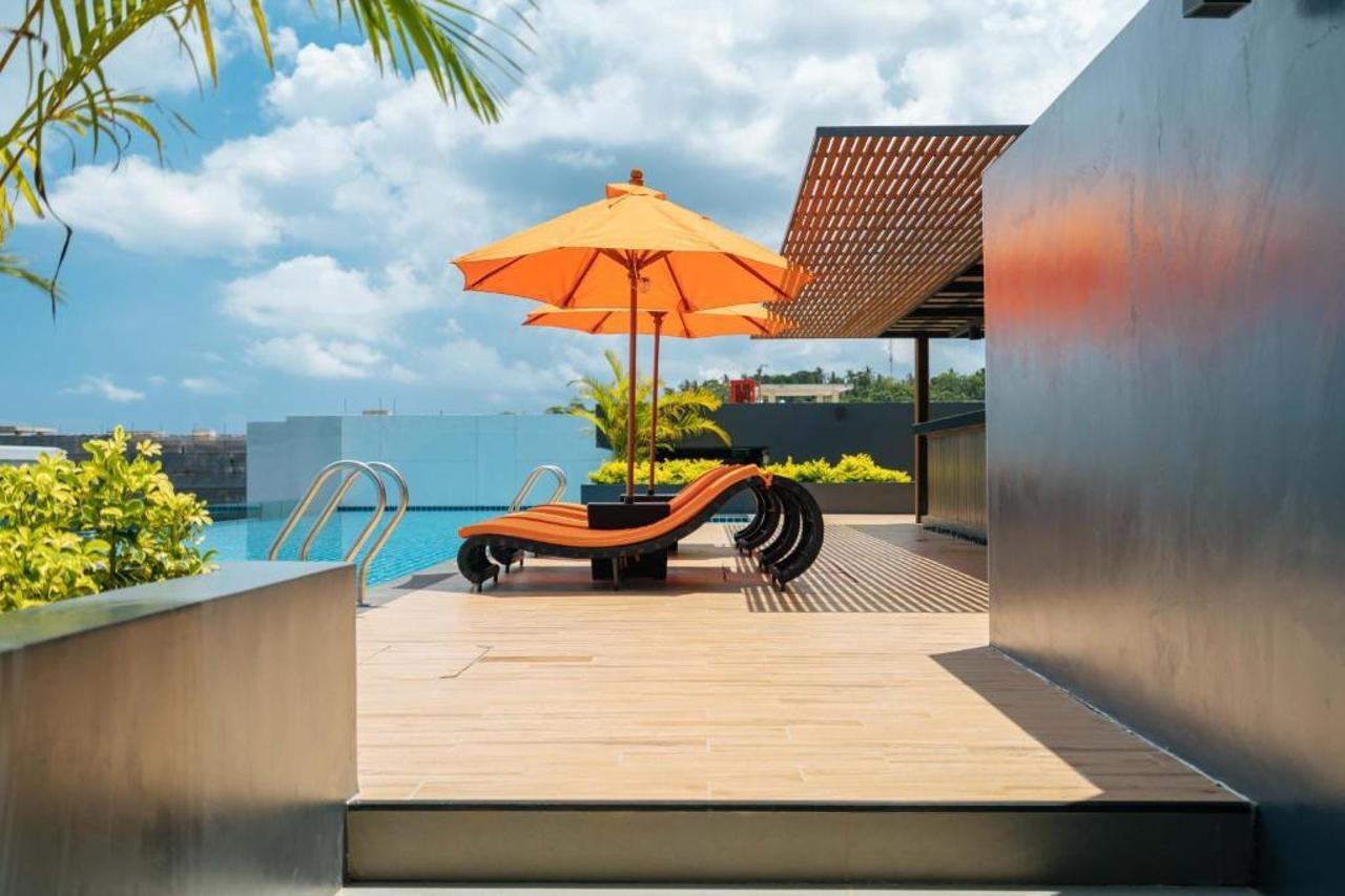 วี กะตะ ลักชูรี่ Hotel หาดกะตะ ภายนอก รูปภาพ